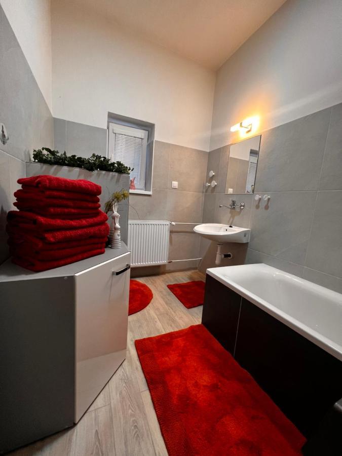 Apartmany V Centre - Vlastna Izba So Spolocnou Kuchynou A Kupelnou Moze Byt Zdielana 2 Inymi Izbami Martin Exterior foto